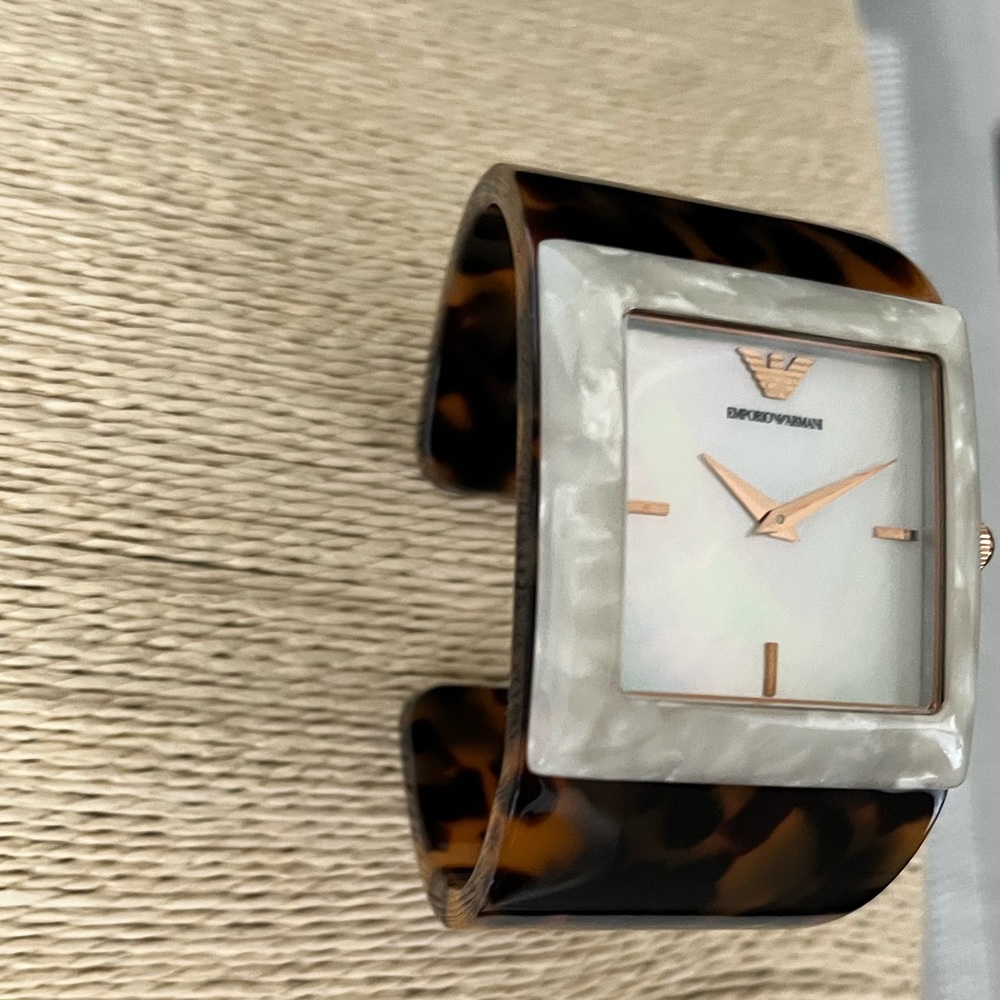 EMPORIO ARMANI PRE-LOVED AUTHENTIC DESIGNER TORTOISE PRINT DESIGN RESIN WATCH - Picture 3 of 11